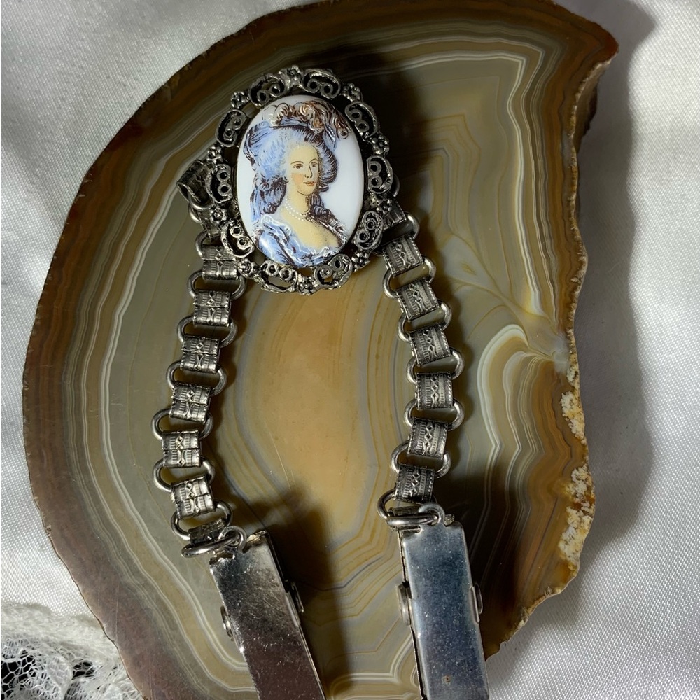 Elegant Rare Silver Tone Porcelain painted Cameo Scarf Clip
